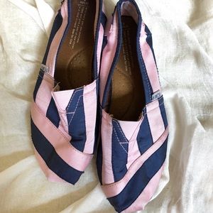 🏝Pink and Blue Striped TOMS